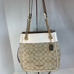 Coach Cammie Chain Bucket Bag in Signature Canvas Light Khaki/Chalk NWT